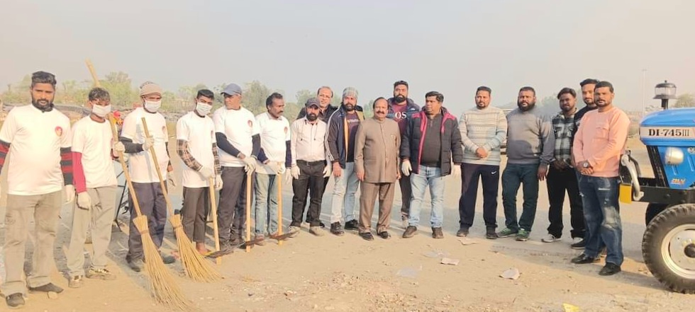 युवा जागृति मंच के संजीव मेहरा ने सफाई अभियान चलाया